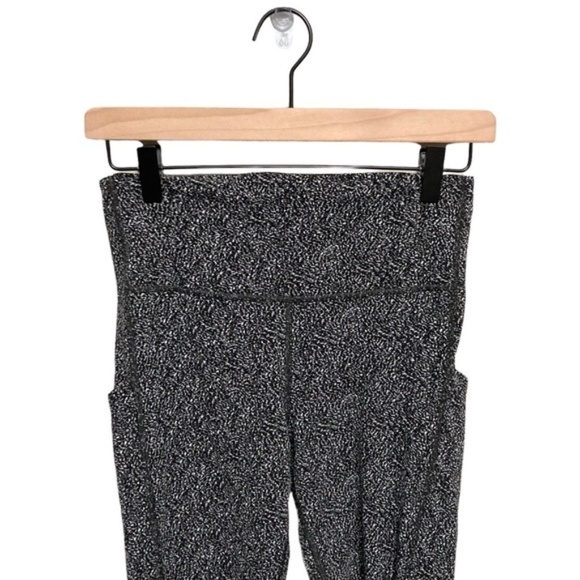 Athleta Ultimate Stash Pocket Textured 7/8 Tight - Picture 5 of 9